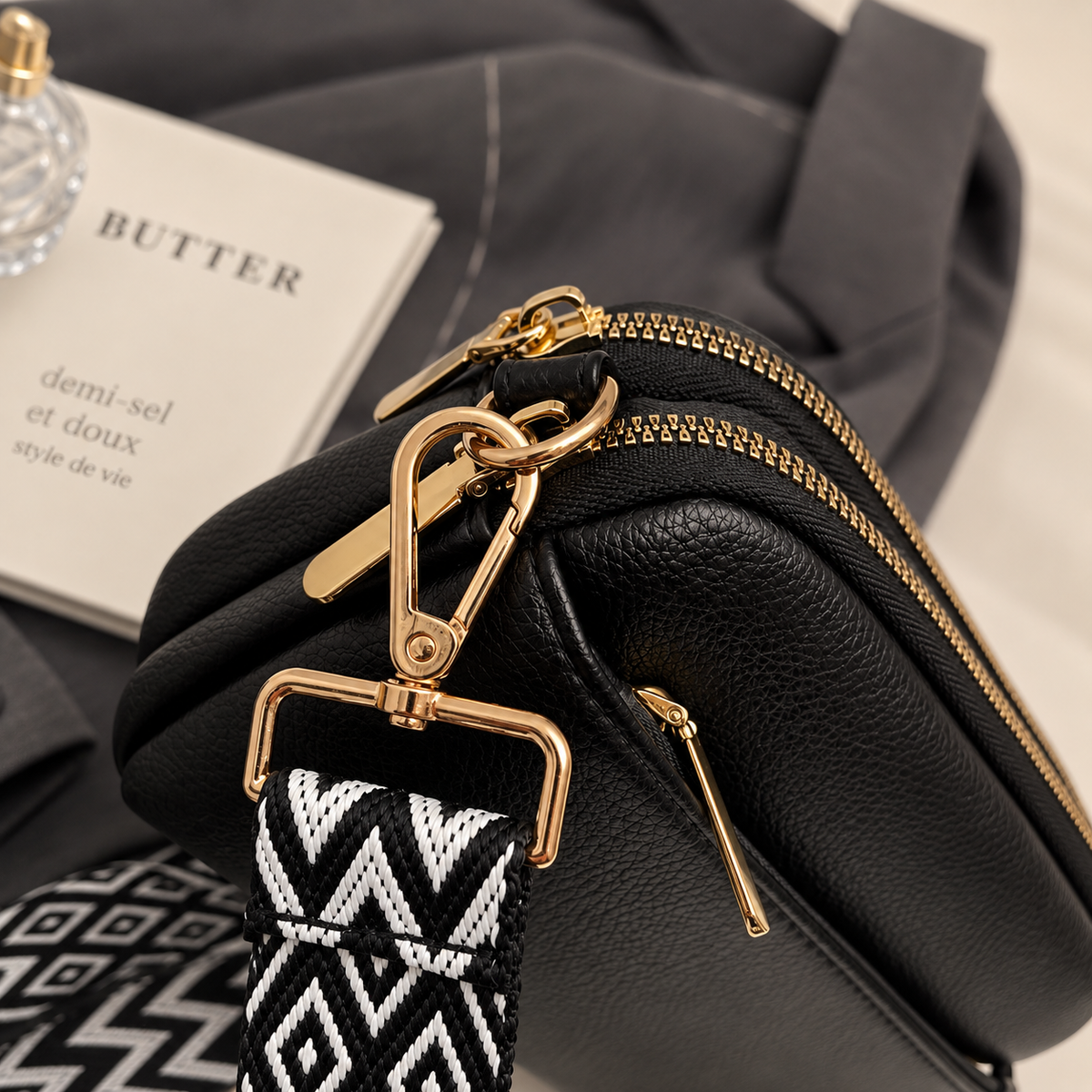 NUBE | Statement Crossbody Bag