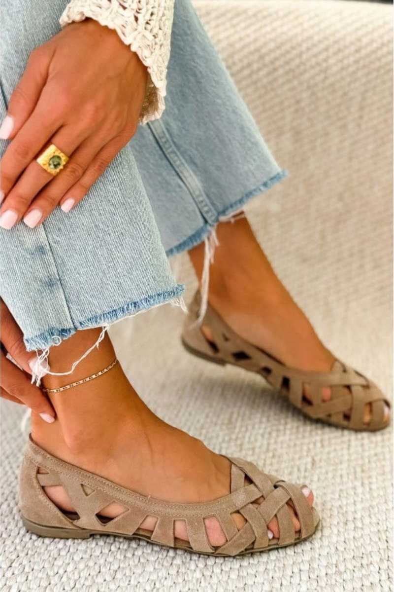 Jenefer | Flat sandals with open toes and crossed fabric
