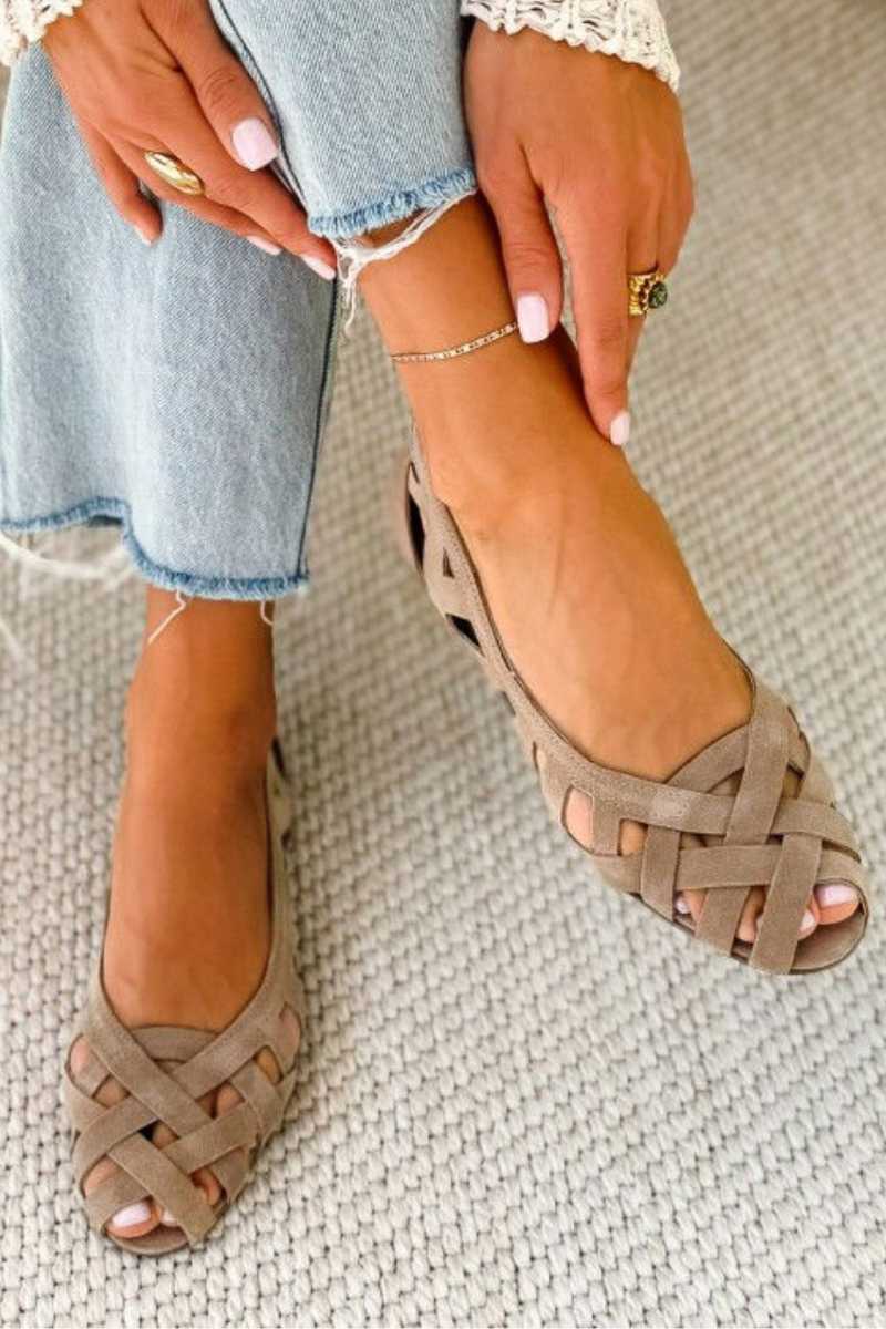 Jenefer | Flat sandals with open toes and crossed fabric