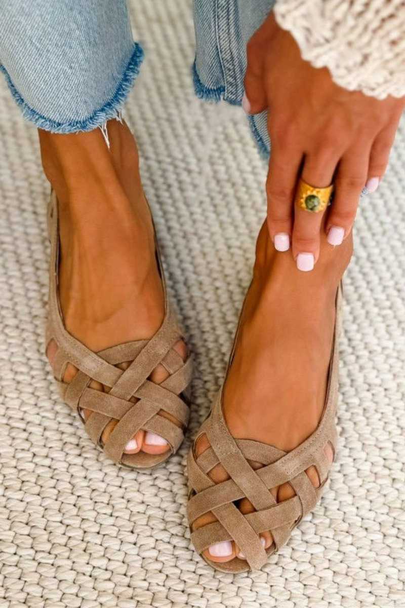 Jenefer | Flat sandals with open toes and crossed fabric