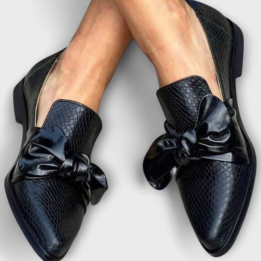 Claudia - Elegant Loafers with Bow Details