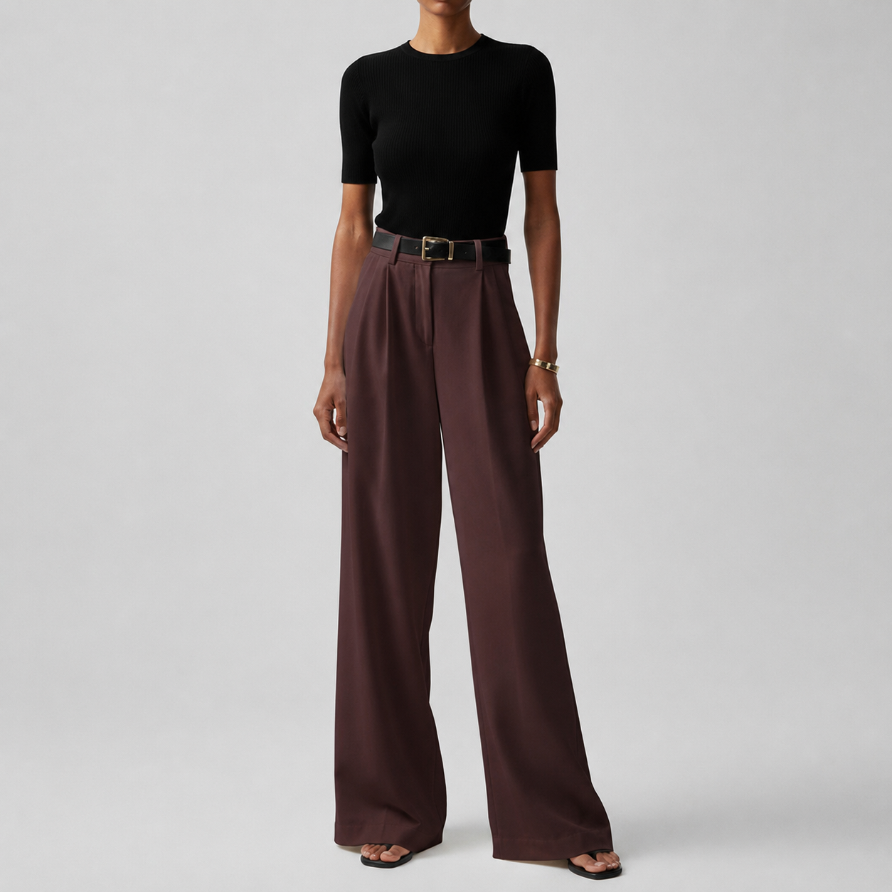 Elegant High Waisted Trousers with Wide Leg and Pleated Front