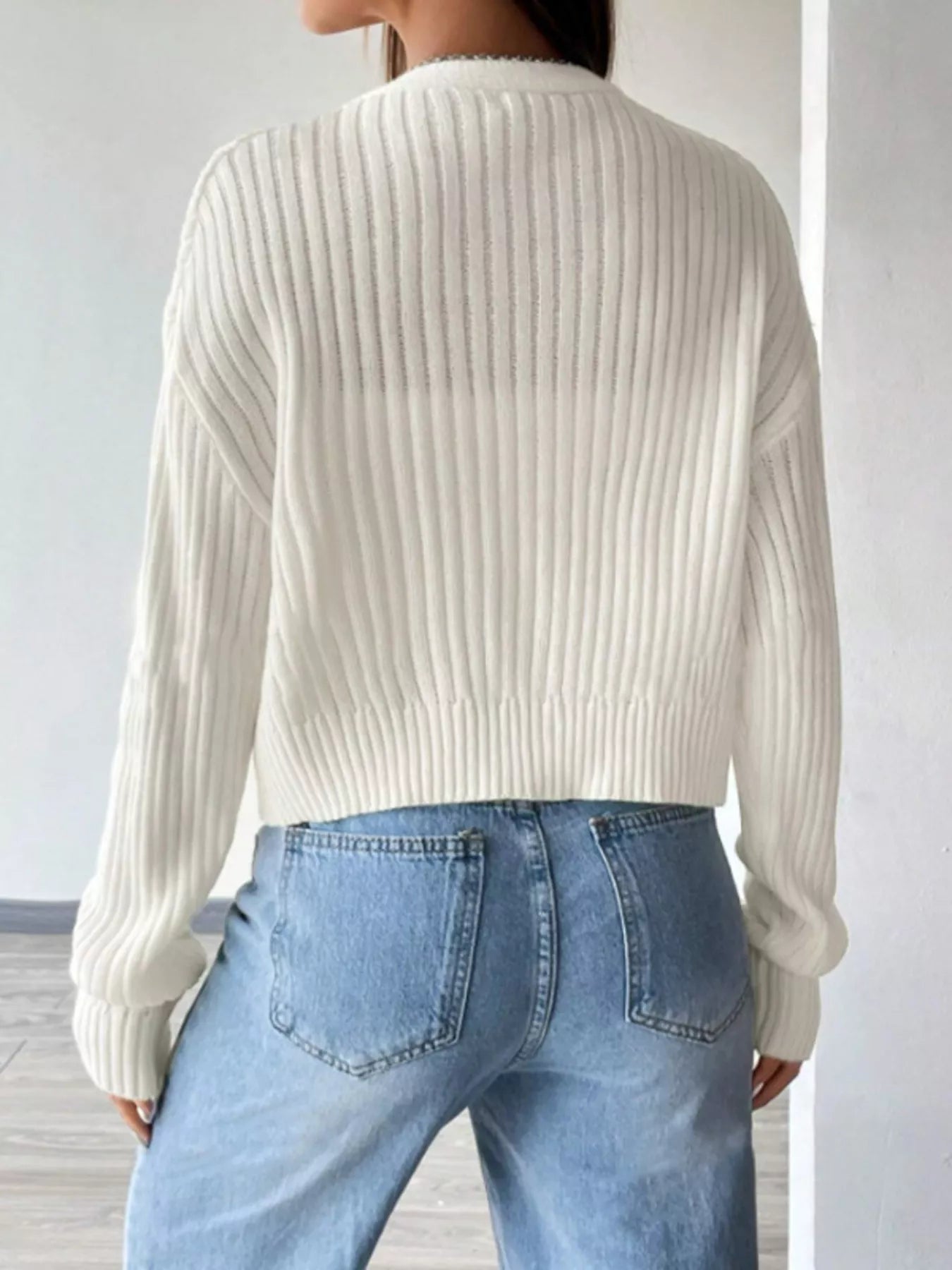 Cropped Ribbed Knit Cardigan with V-Neckline