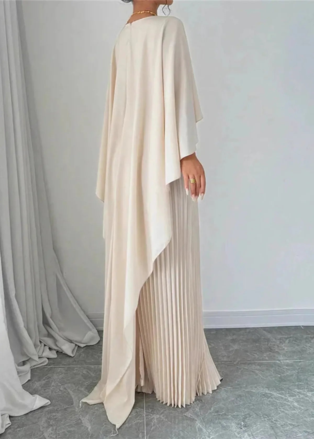 Elegant Cape Sleeve Pleated Maxi Dress with Round Neck
