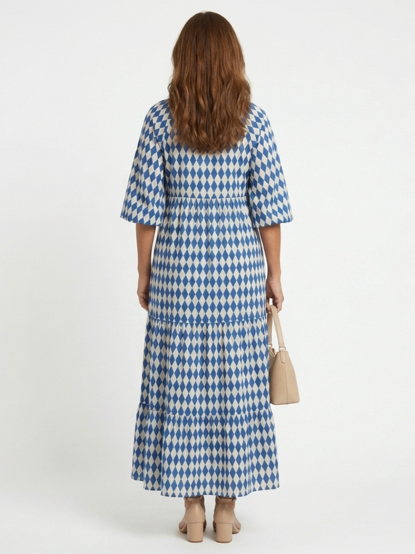 Elegant Diamond Print Maxi Dress with Wide Sleeves and V-Neckline