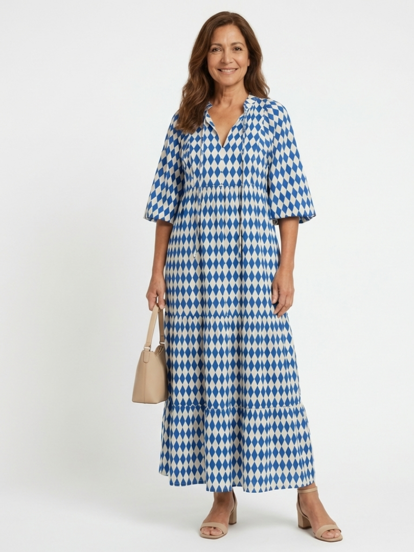 Elegant Diamond Print Maxi Dress with Wide Sleeves and V-Neckline