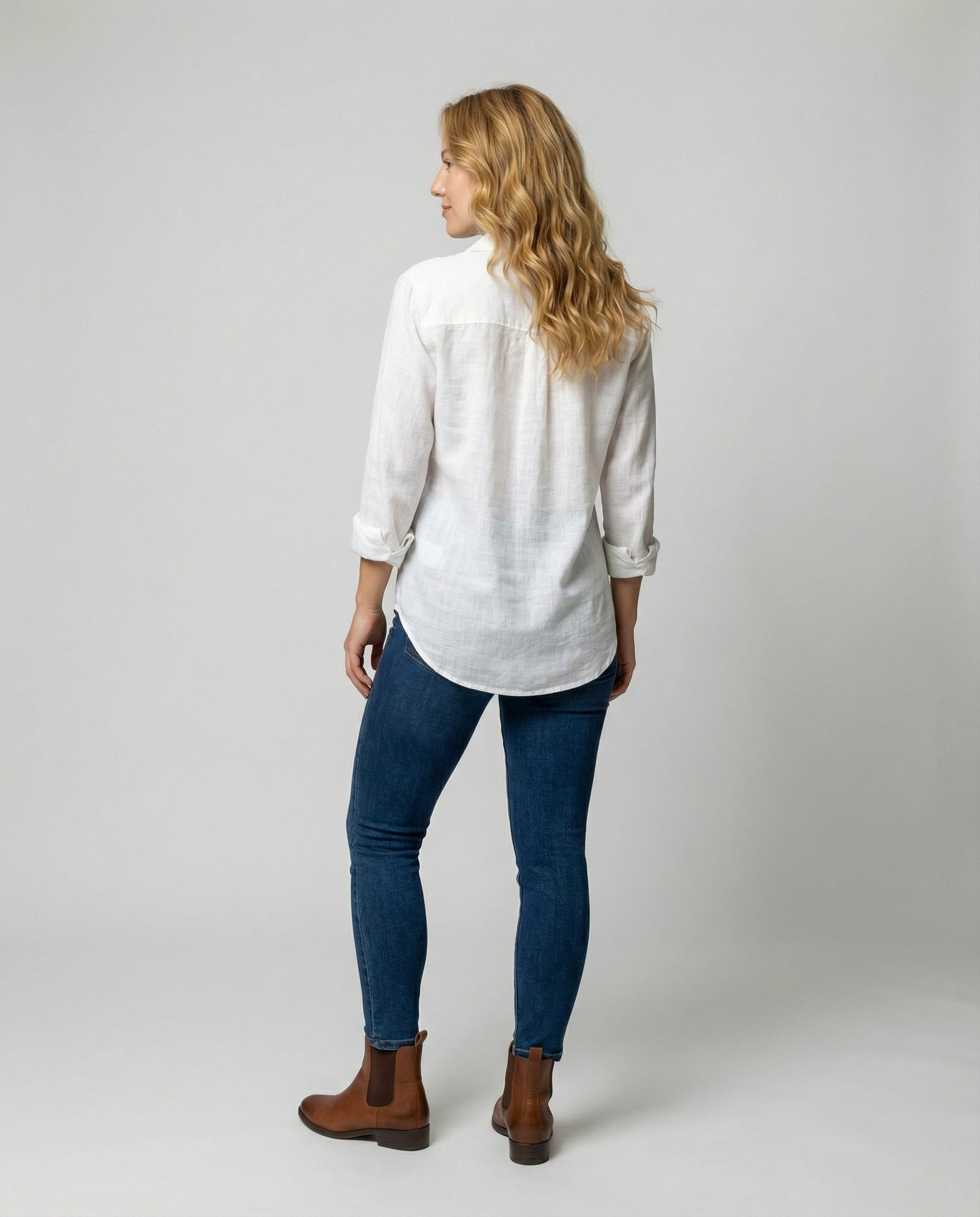 Linen Shirt with Three-Quarter Sleeves and Classic Collar