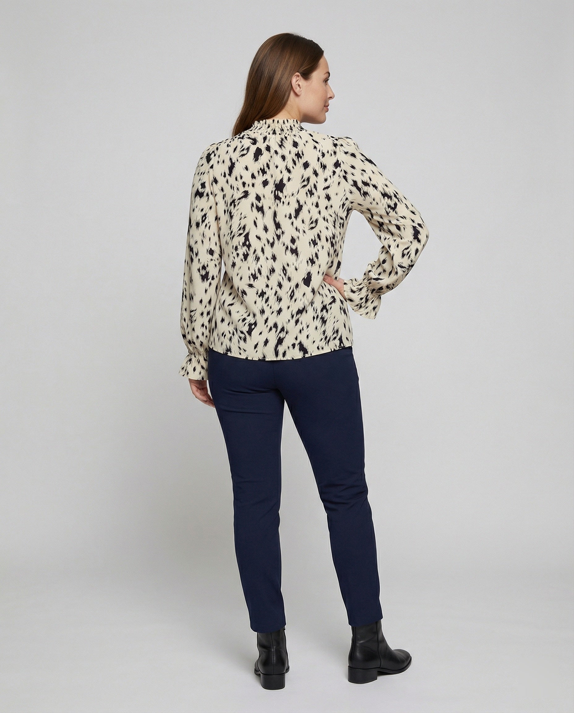 Relaxed Animal Print Blouse with Ruffle Neck and Puff Sleeves