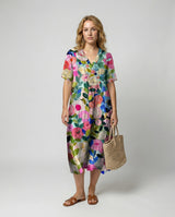 Relaxed Floral Print Linen Midi Dress with V-Neckline and Short Sleeves