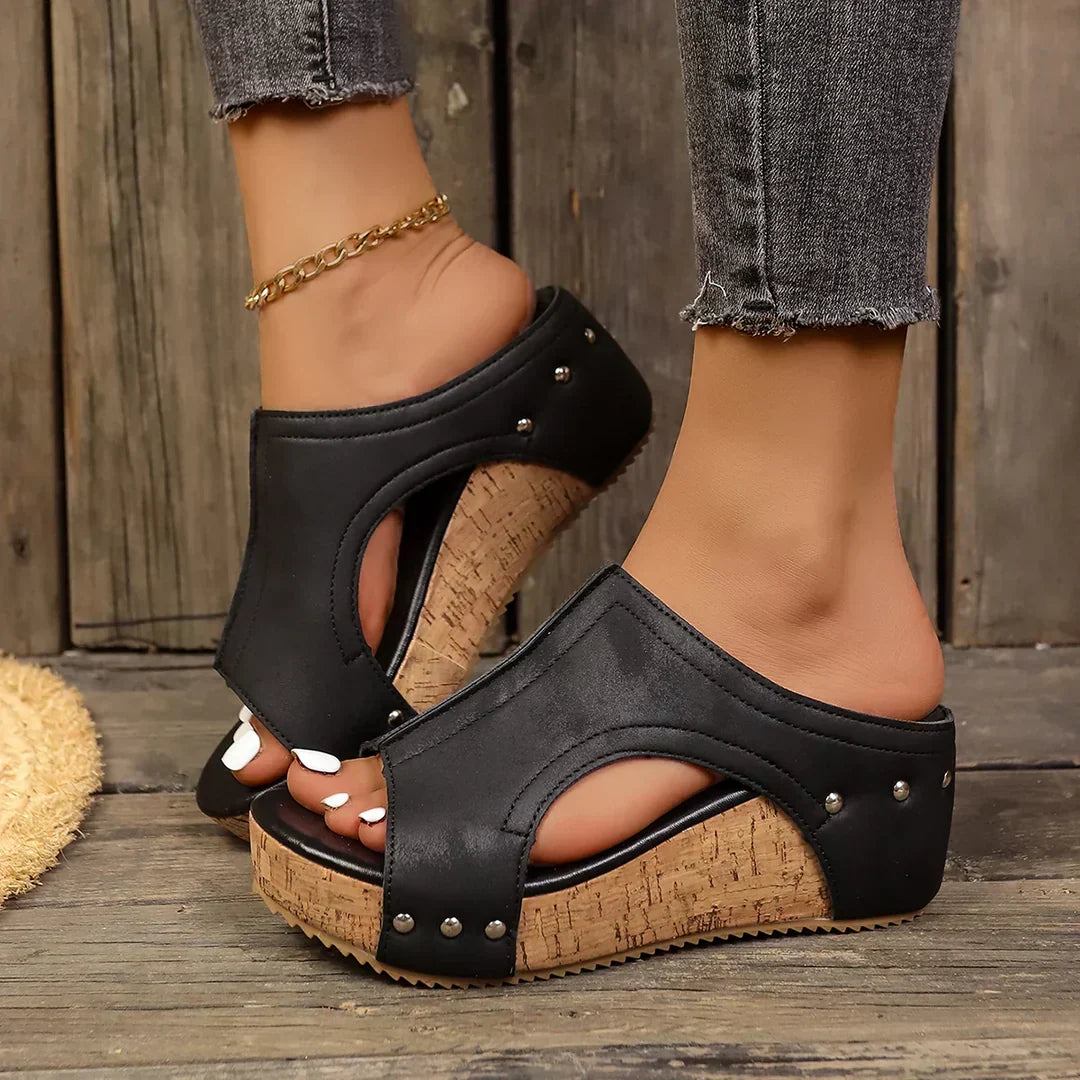 Linda | Ergonomic Studded Wedge Sandals
