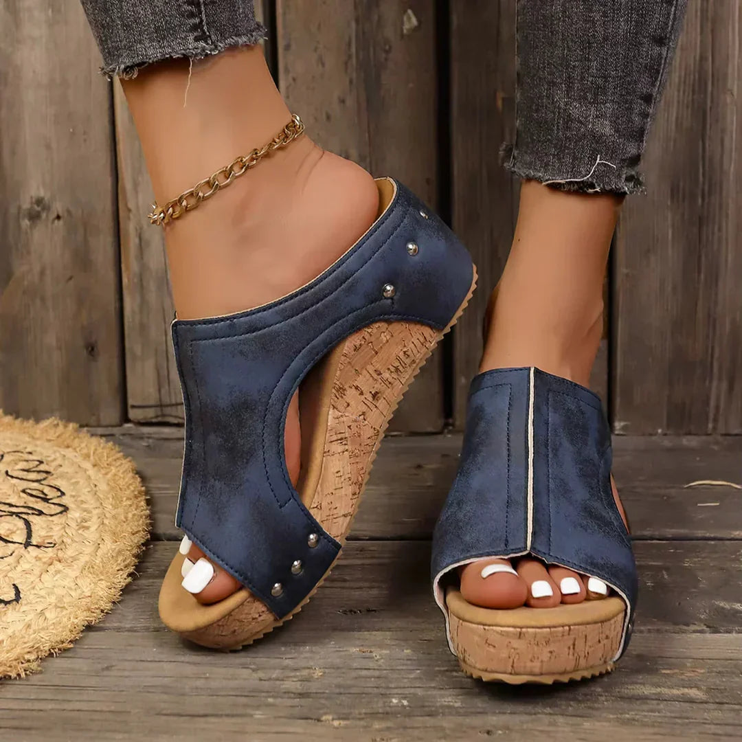 Linda | Ergonomic Studded Wedge Sandals
