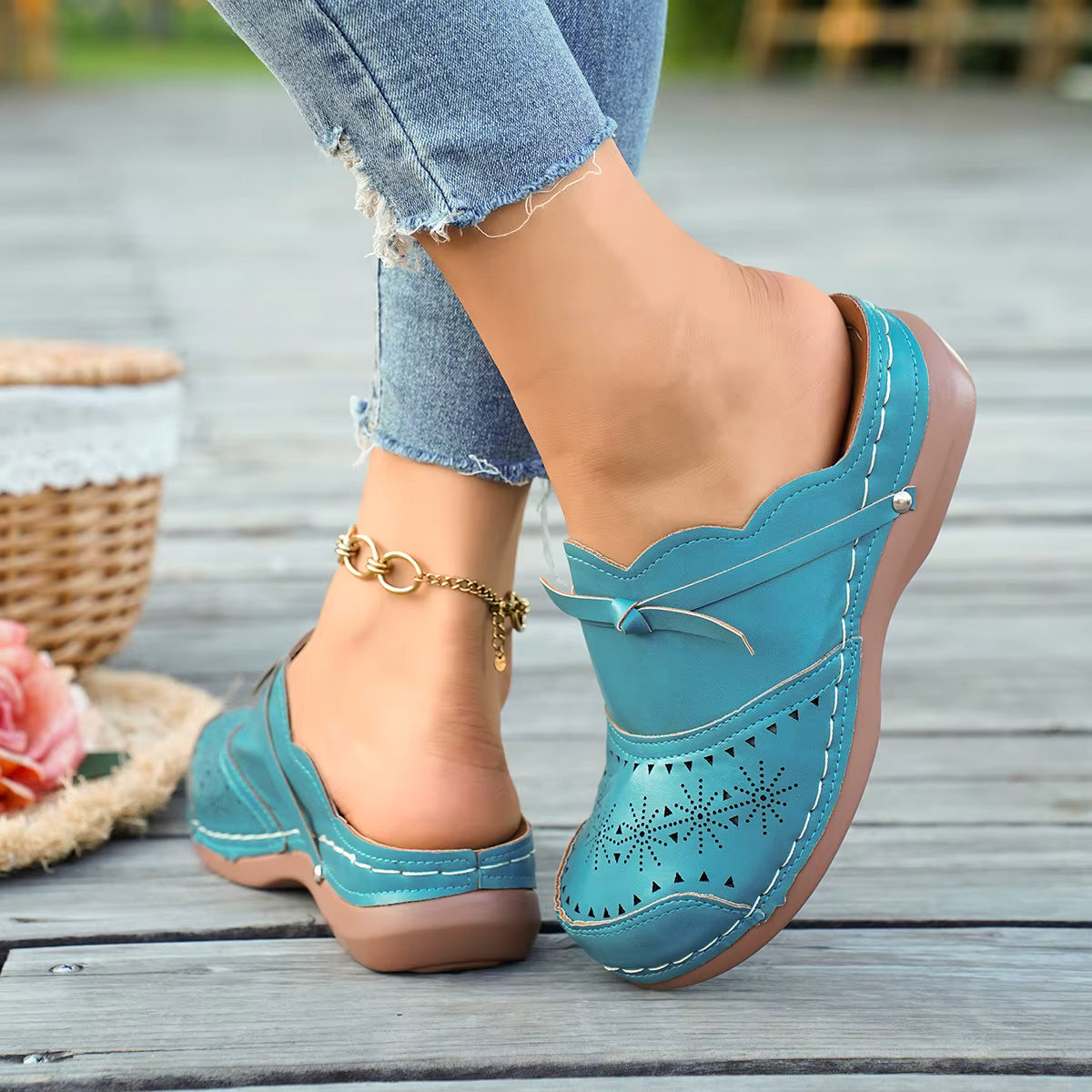 Ellen | comfortable pain reliefing Cut-Out Clogs