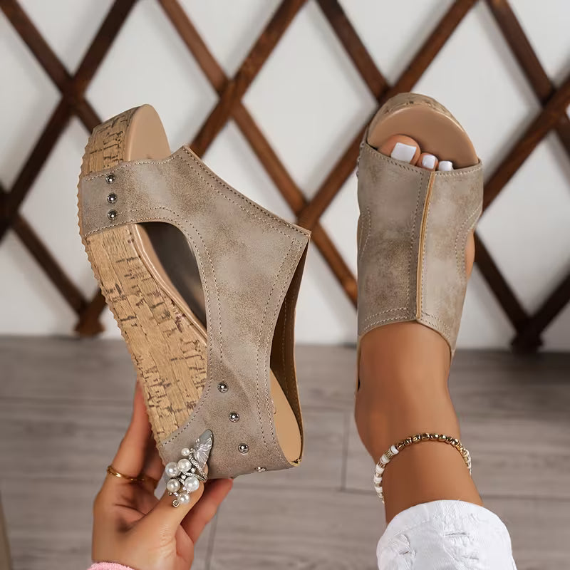 Linda | Ergonomic Studded Wedge Sandals